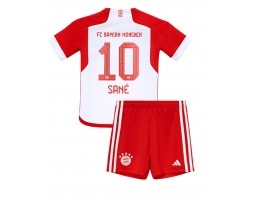 Bayern Munich Leroy Sane #10 Replika Babytøj Hjemmebanesæt Børn 2023-24 Kortærmet (+ Korte bukser)